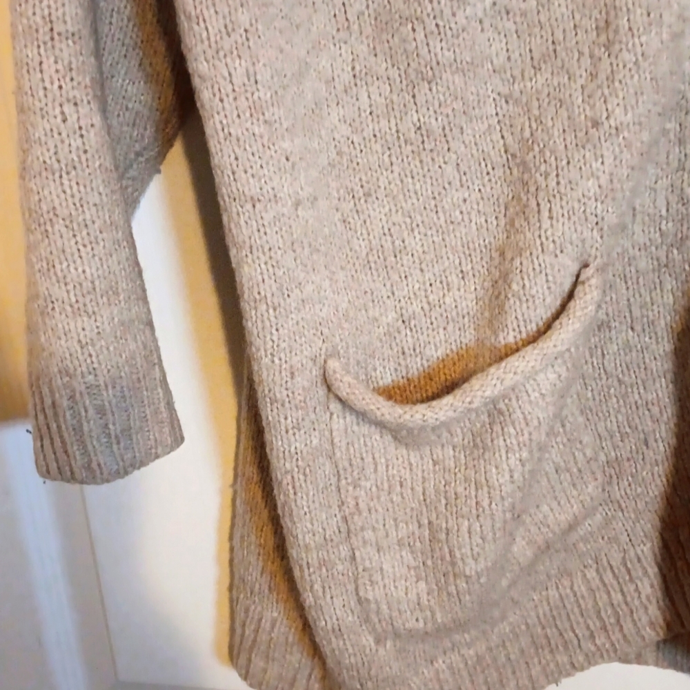 GAP Women's Beige Button-Down Cardigan - Picture 5 of 7